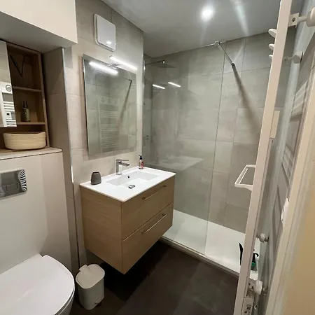 Apartamento 2pièces à Avec Garage - Fr-1-466a-53 *